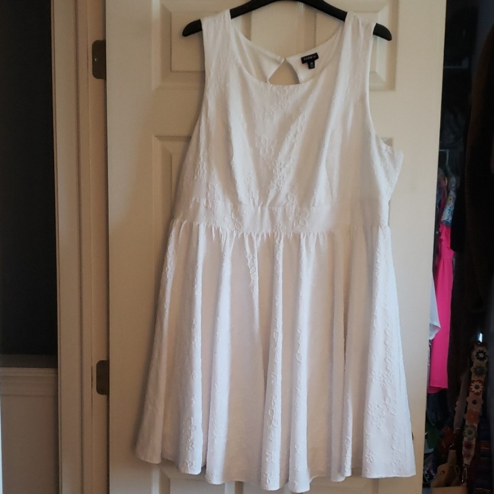 White Torrid dress with flowers
